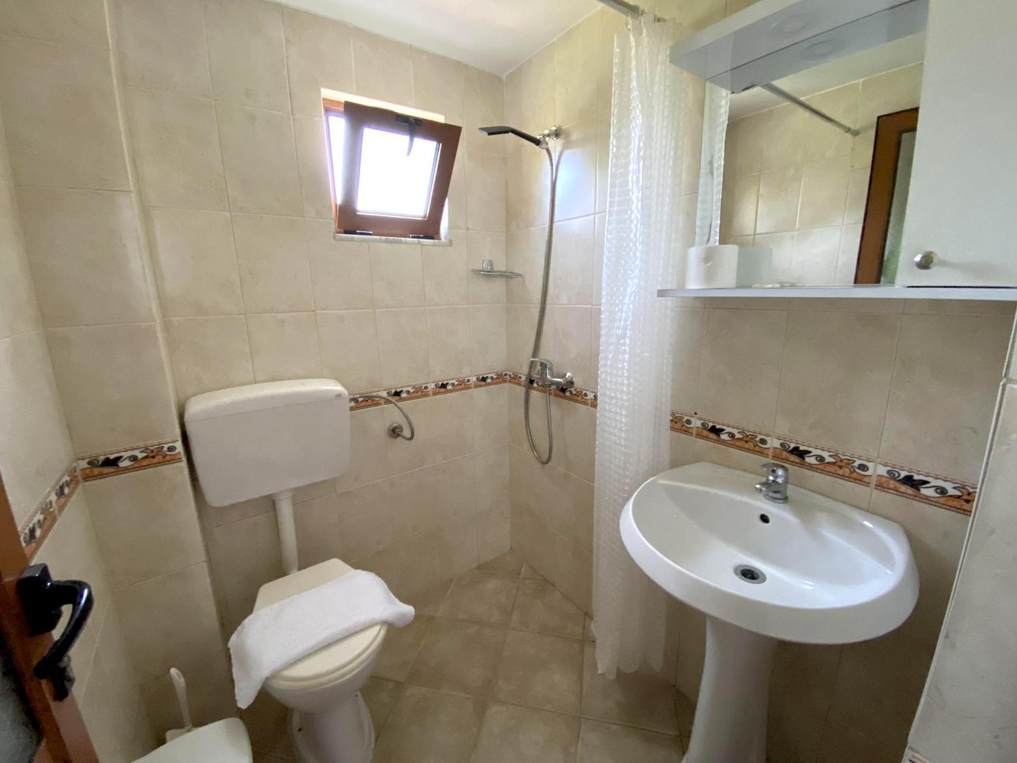 Flutura Apartments Вльора Екстер'єр фото