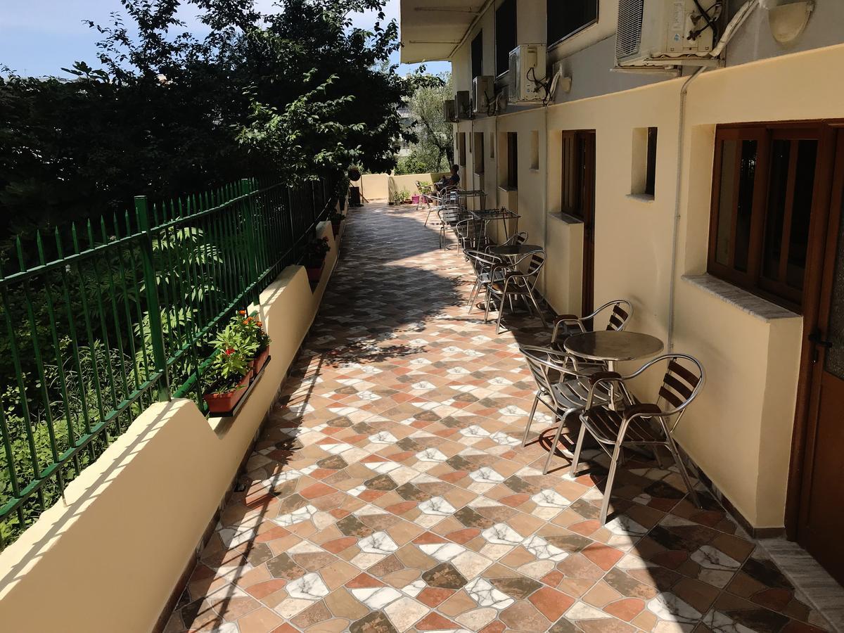 Flutura Apartments Вльора Екстер'єр фото